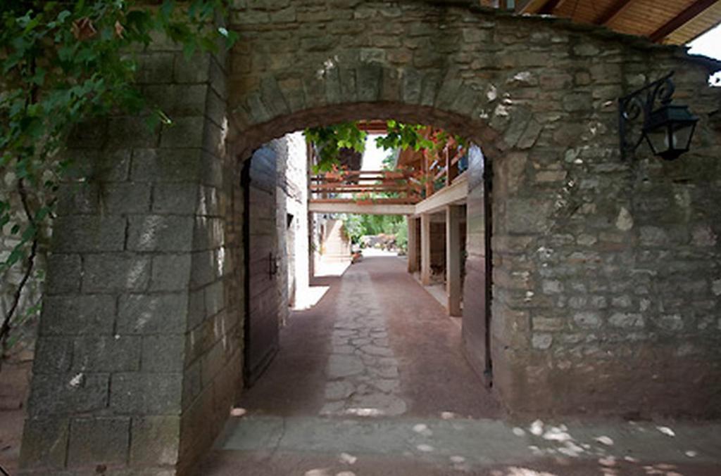 Logis Hotel Restaurant La Vieille Ferme, Macon Nord Sancé Exteriör bild