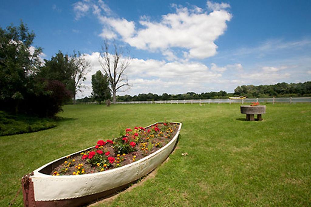 Logis Hotel Restaurant La Vieille Ferme, Macon Nord Sancé Exteriör bild