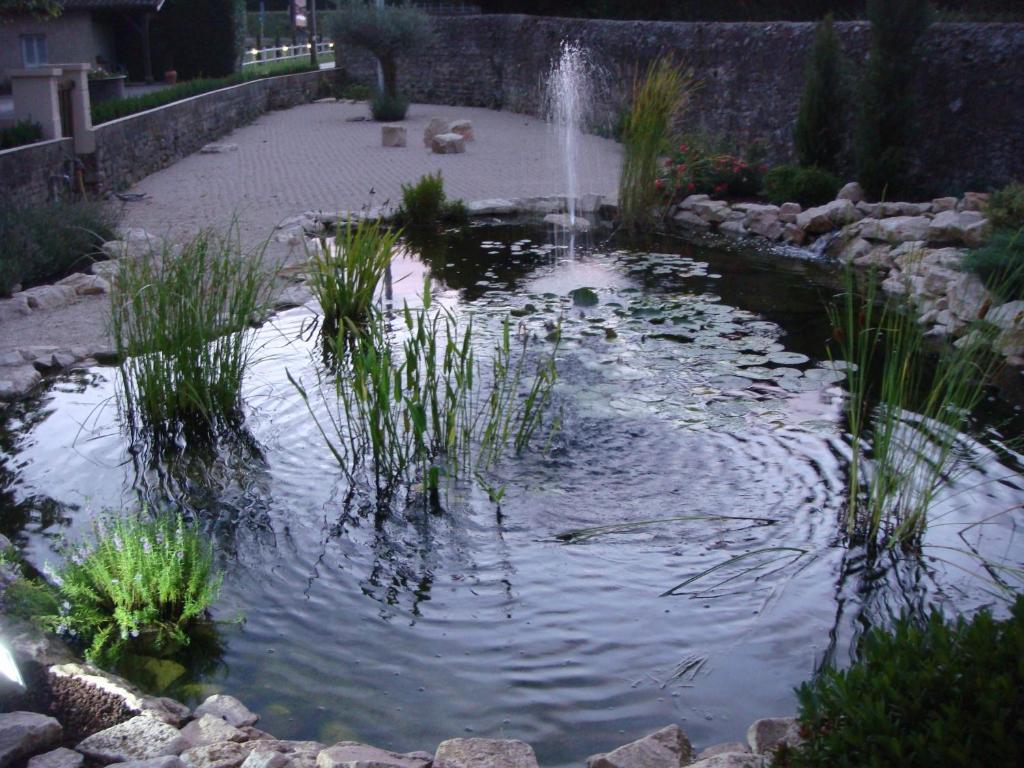 Logis Hotel Restaurant La Vieille Ferme, Macon Nord Sancé Exteriör bild
