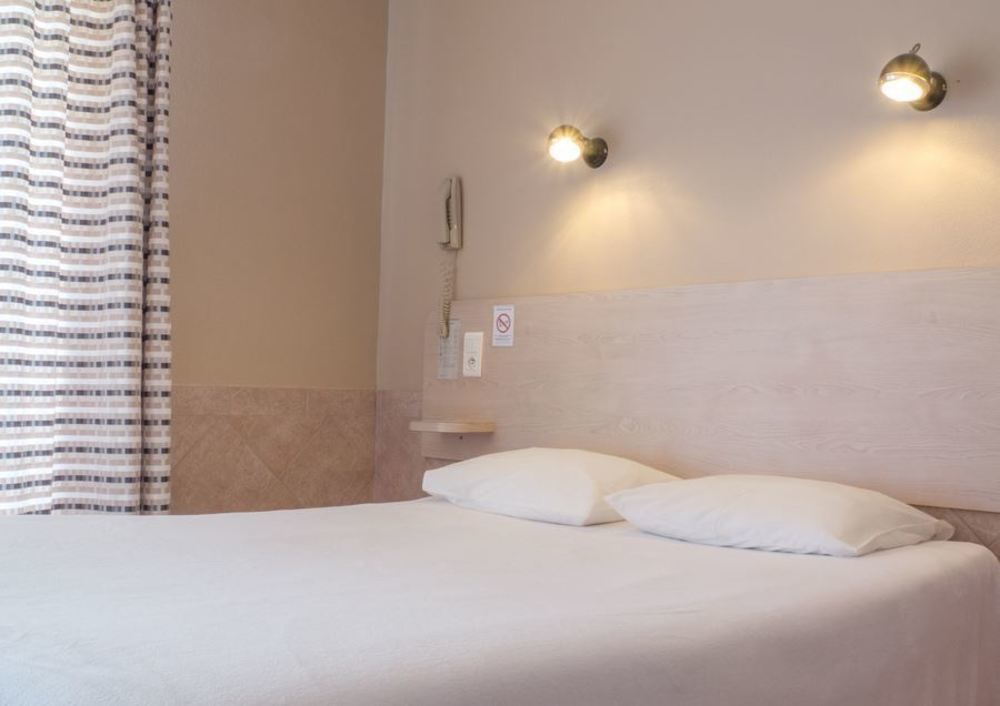 Logis Hotel Restaurant La Vieille Ferme, Macon Nord Sancé Exteriör bild